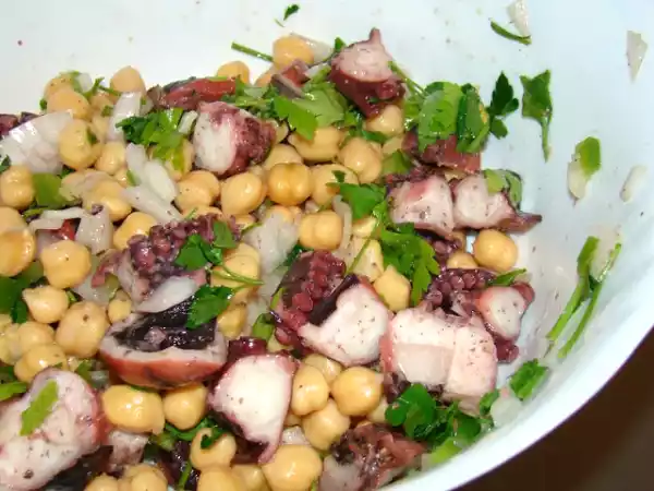 Receita Salada de polvo com grão de bico