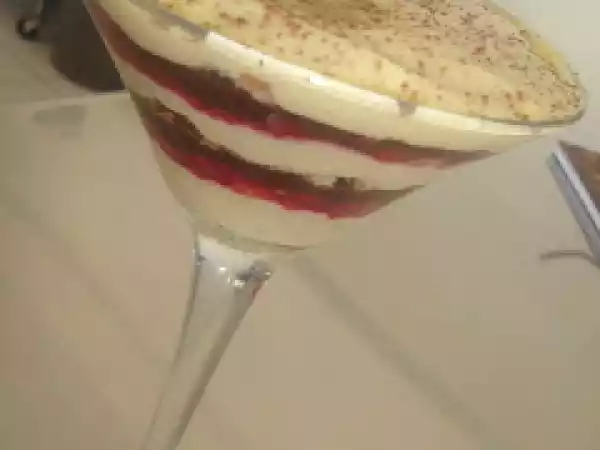 Receita Tiramisú de chocolate com frutas vermelhas