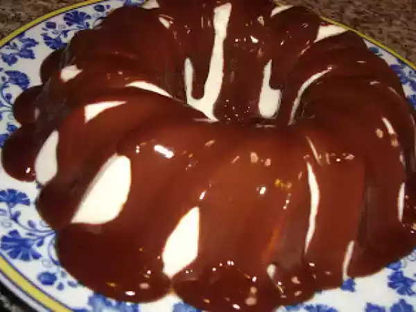 Receita Pudim de natas e cuajada coberto com chocolate derretido