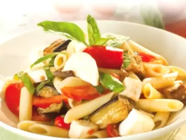 Receita Salada de macarrão com mozzarela e berinjela