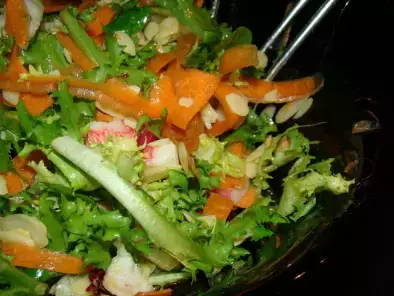 Receita Salada mista com cenoura, amêndoas tostadas, delícias do mar e vinagre de framboesa