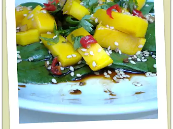 Receita Salada de manga e espinafre com o molho do claude