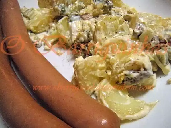Receita Salsichas tipo frankfurt com salada de batata à alemã