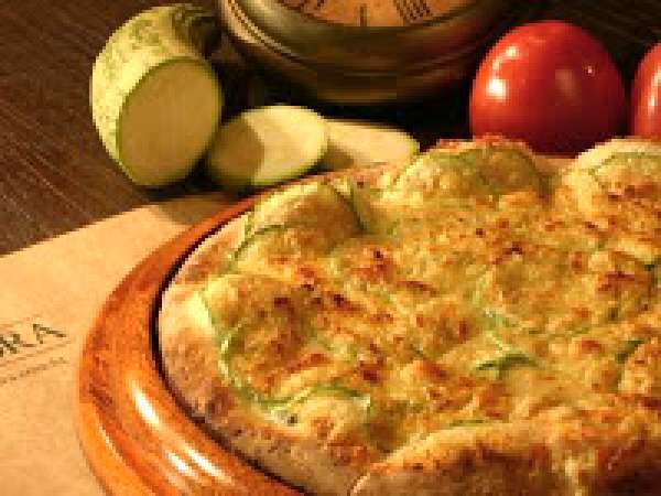 Receita Pizza de queijo e abobrinha (lacto)