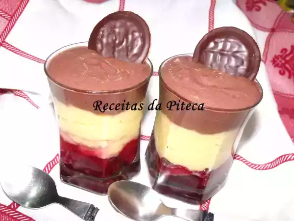 Receita Delicia tricolor de bolacha recheada