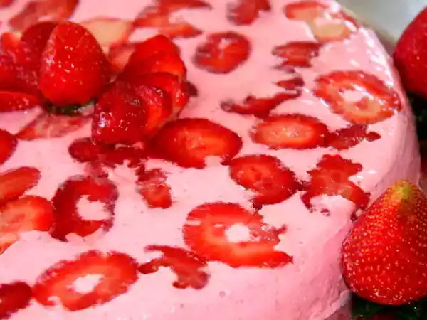 Receita Semi frio de morangos