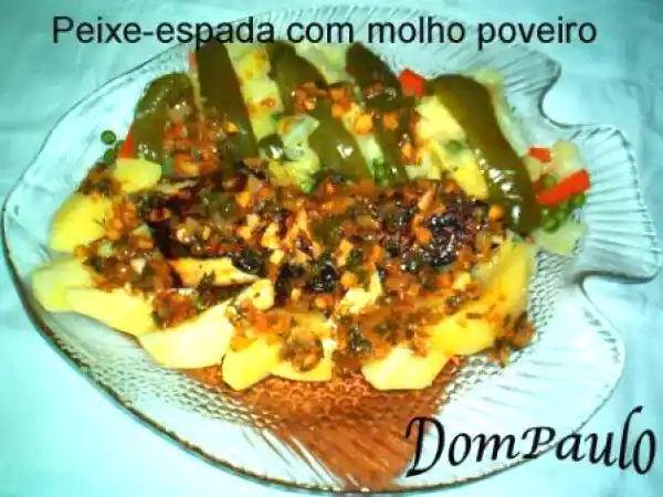 Receita Peixe espada com molho poveiro