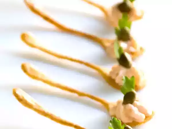 Receita Colherinhas de mostarda com musse de salmão defumado