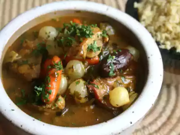 Receita Tagine de cordeiro com tâmaras, echalotes e couscous de limão