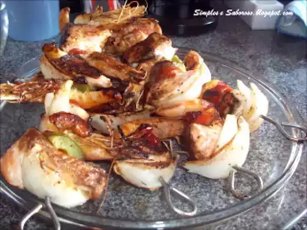 Receita Espetadas de camarão e salmão