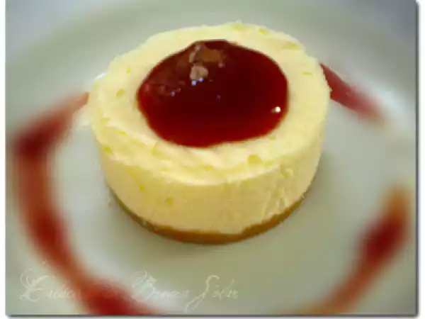 Receita Torta de sorvete de cheesecake com calda de goiabada