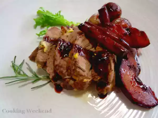 Receita Picanha de cordeiro com ameixas, cebolas e aspargos caramelizados