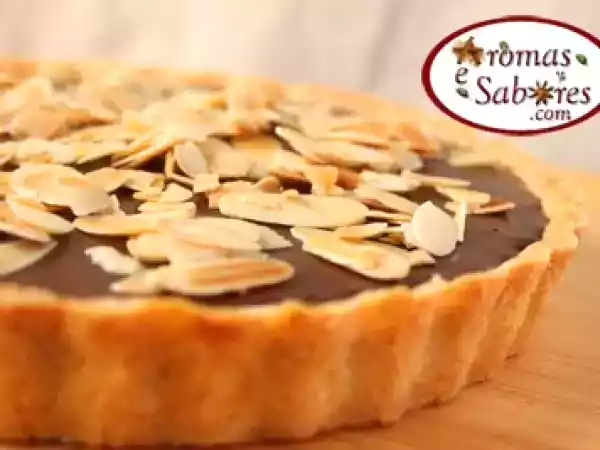 Receita Torta de chocolate com doce de leite e amêndoas