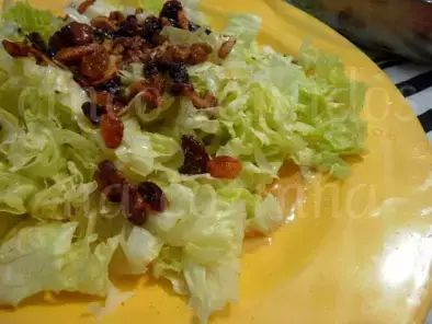 Receita Salada de alface icebergue com frutos secos salteados