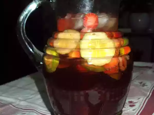Receita Sangria de rosé com morangos e lima