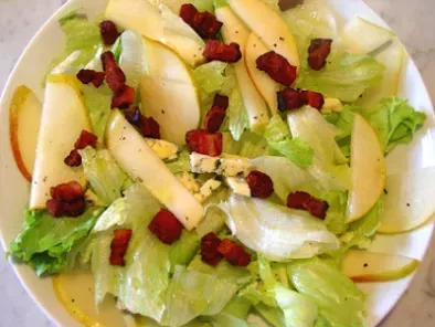 Receita Salada verde com peras, gorgonzola e bacon