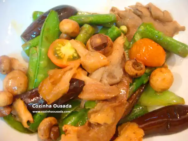 Receita Salteado de cogumelos e vegetais