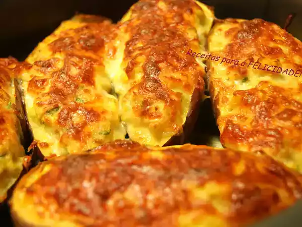 Receita Batata doce assada no forno com salmão fumado, atum e milho