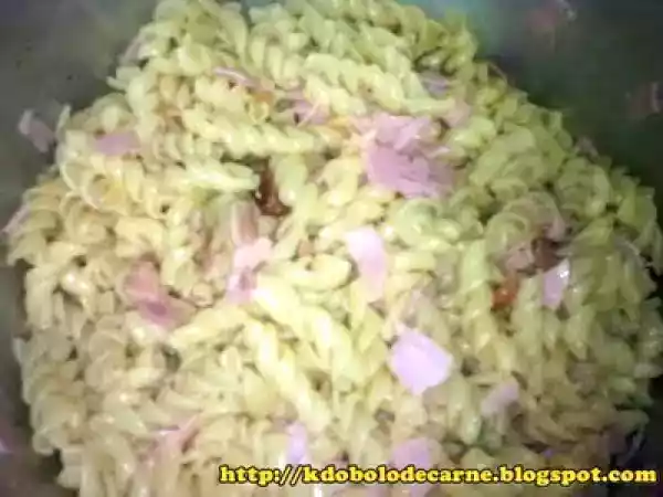 Receita Macarrão parafuso com presunto e bacon