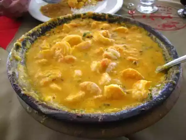 Receita Receita baiana de moqueca de camarão com pirão