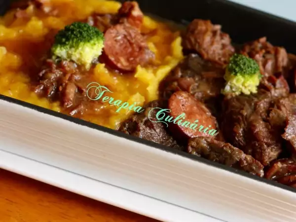 Receita Carne ensopada, com purê de batata-baroa