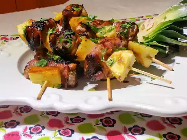 Receita Espetadas de lombinho com bacon e ananás