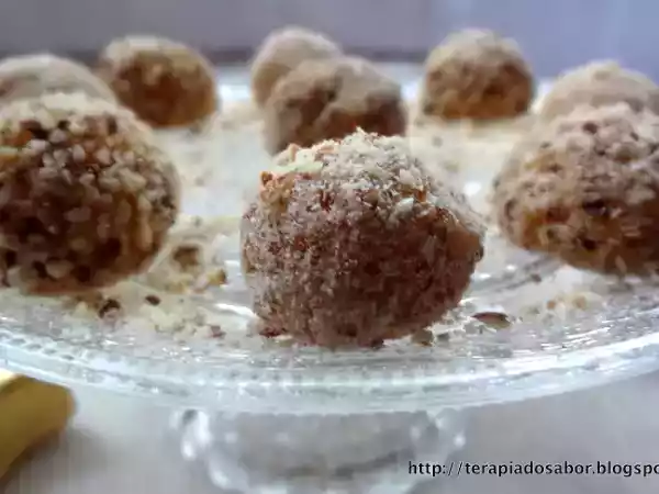 Receita Docinho de damasco com avelãs