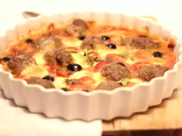 Receita Almôndegas no forno com mozarela, tomate e azeitonas