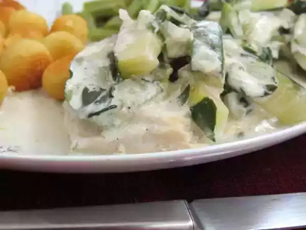 Receita Bifes de frango com molho de curgete e mangericão