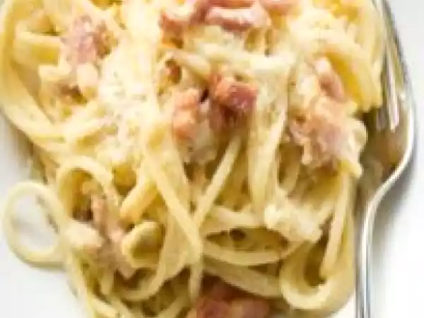 Receita Espaguete com peito de peru e molho de manjericão