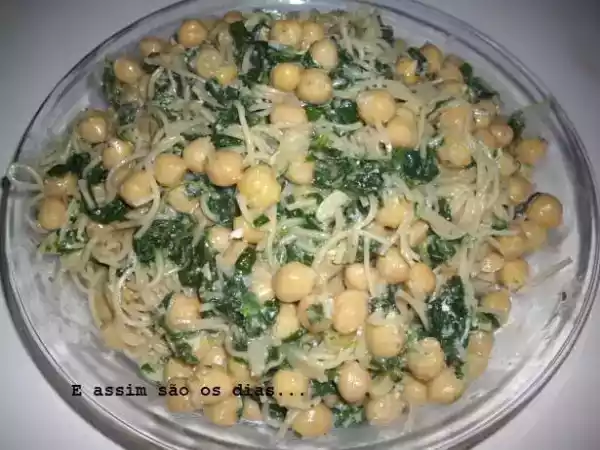 Receita Massa chinesa com grão e espinafres