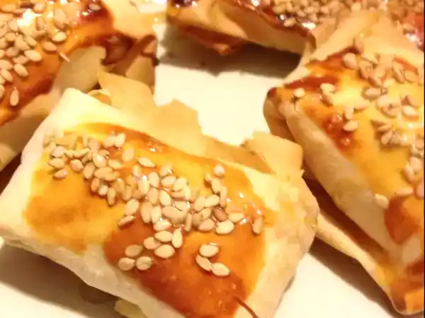Receita Folhados de queijo da ilha e mel.