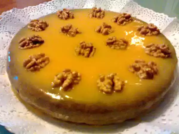 Receita Bolo de noz com cobertura de doce de ovos