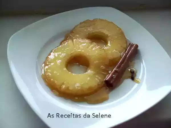 Receita Ananás caramelizado com especíarias