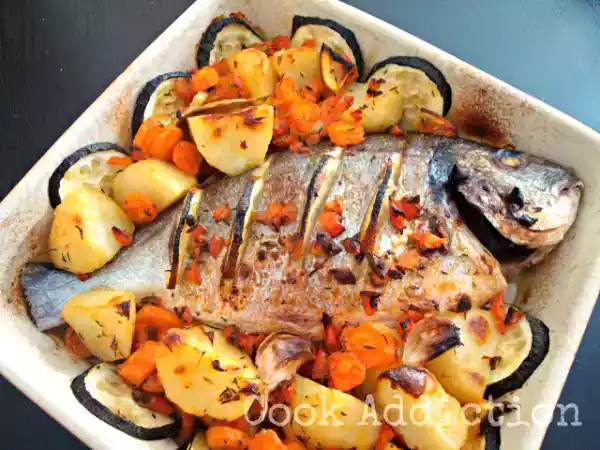 Receita Dourada no forno com batata, cenoura e courgette