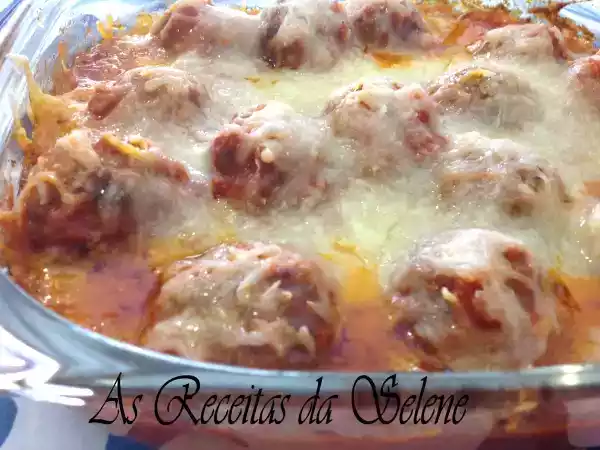 Receita Almôndegas com molho de tomate e queijo