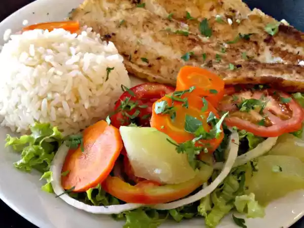 Receita Linguado grelhado com salada