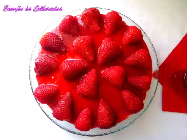 Receita Bolo gelado de morango e iogurte