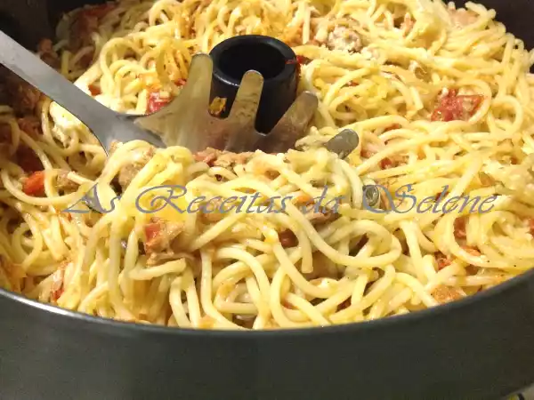 Receita Esparguete com atum e queijo