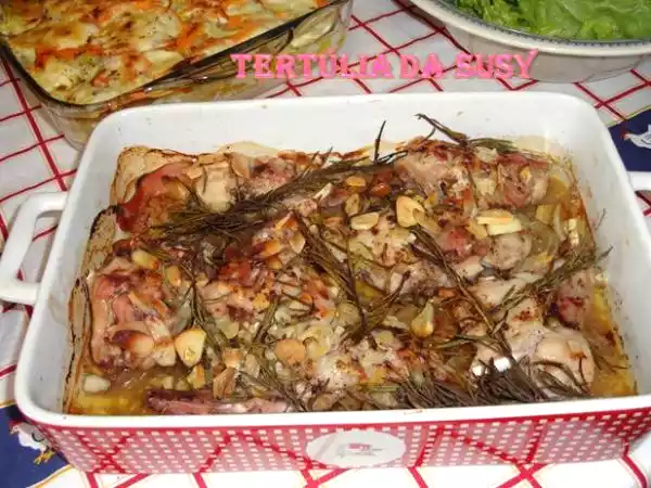 Receita Coelho assado com amêndoas, moscatel e alecrim