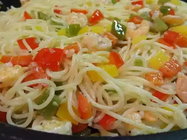 Receita Espaguete Colorido com Camarões