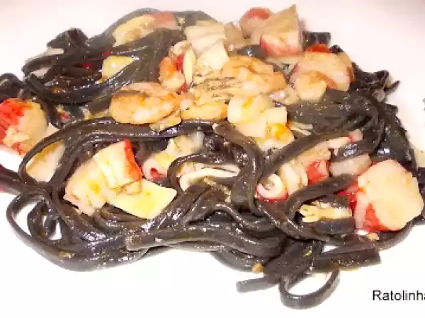 Receita Linguini preto com marisco