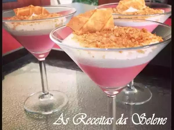 Receita Pudim de morango boca doce com natas e bolachas belgas
