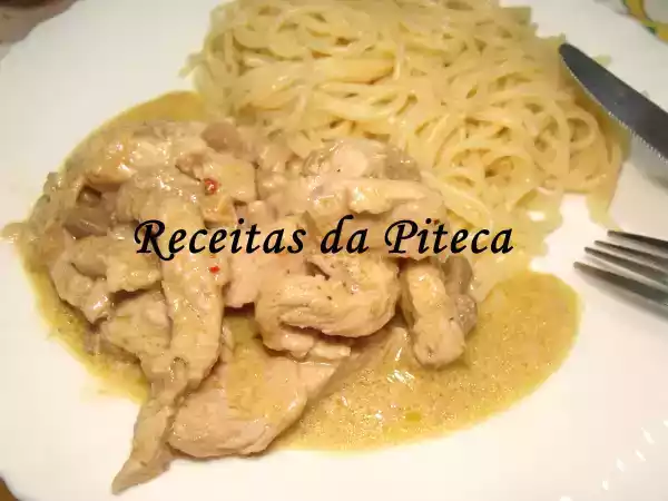 Receita Strogonoff de perú ao molho de mil ilhas