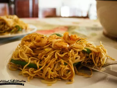 Receita Noodles com pimento, cebola e camarão
