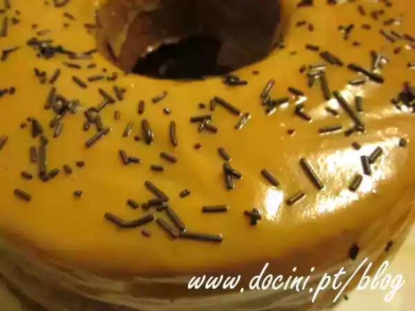 Receita Bolo de chocolate com recheio e cobertura de creme de caramelo