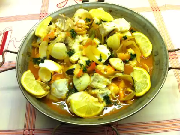 Receita Cataplana de pescada, camarão e ameijoa