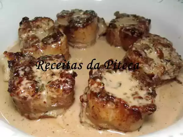 Receita Popietes com molho de coentros e alho