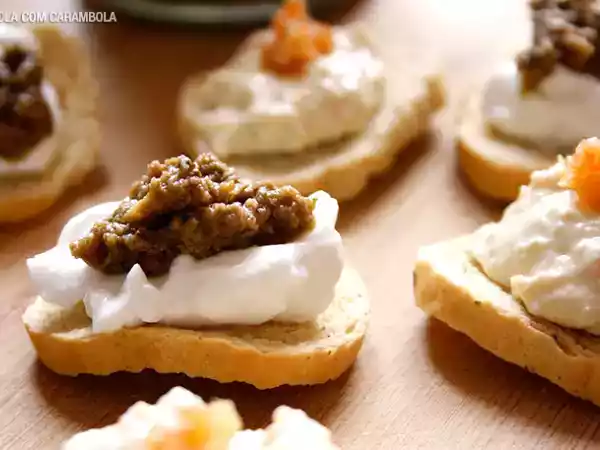 Receita Aperitivos com patê de frango e azeitonas verdes