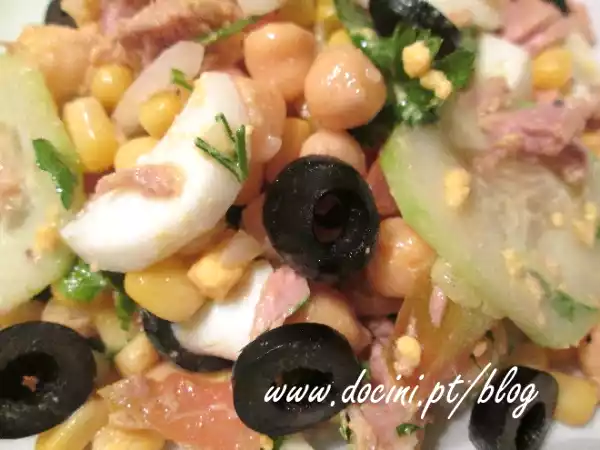 Receita Salada de grão e atum com molho vinagrete
